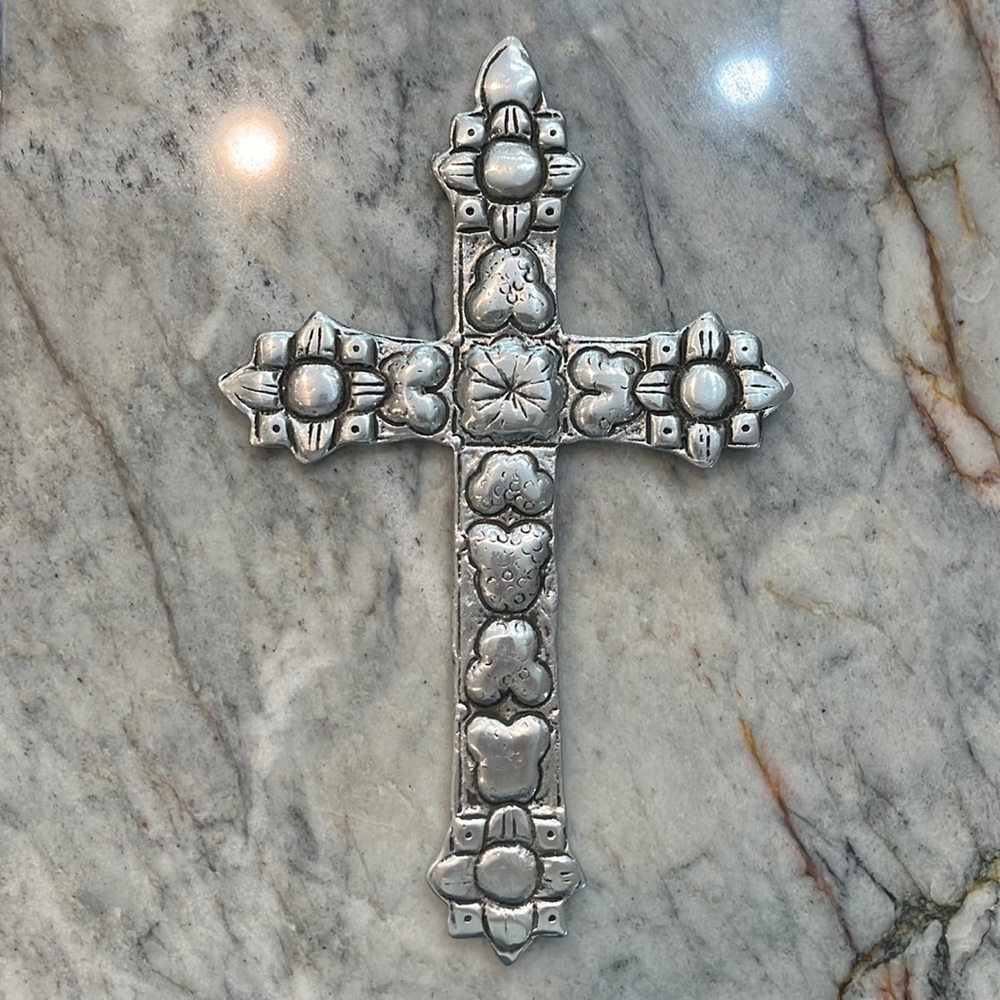 A La Carte Pewter Cross